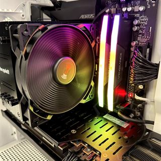 indigo AMD R7 7800X3D 32GB 2TB SSD RX 7800 XT Bulk