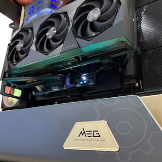 PC MSI HALO 9950X3D RTX5090 32GBDDR5 4TB